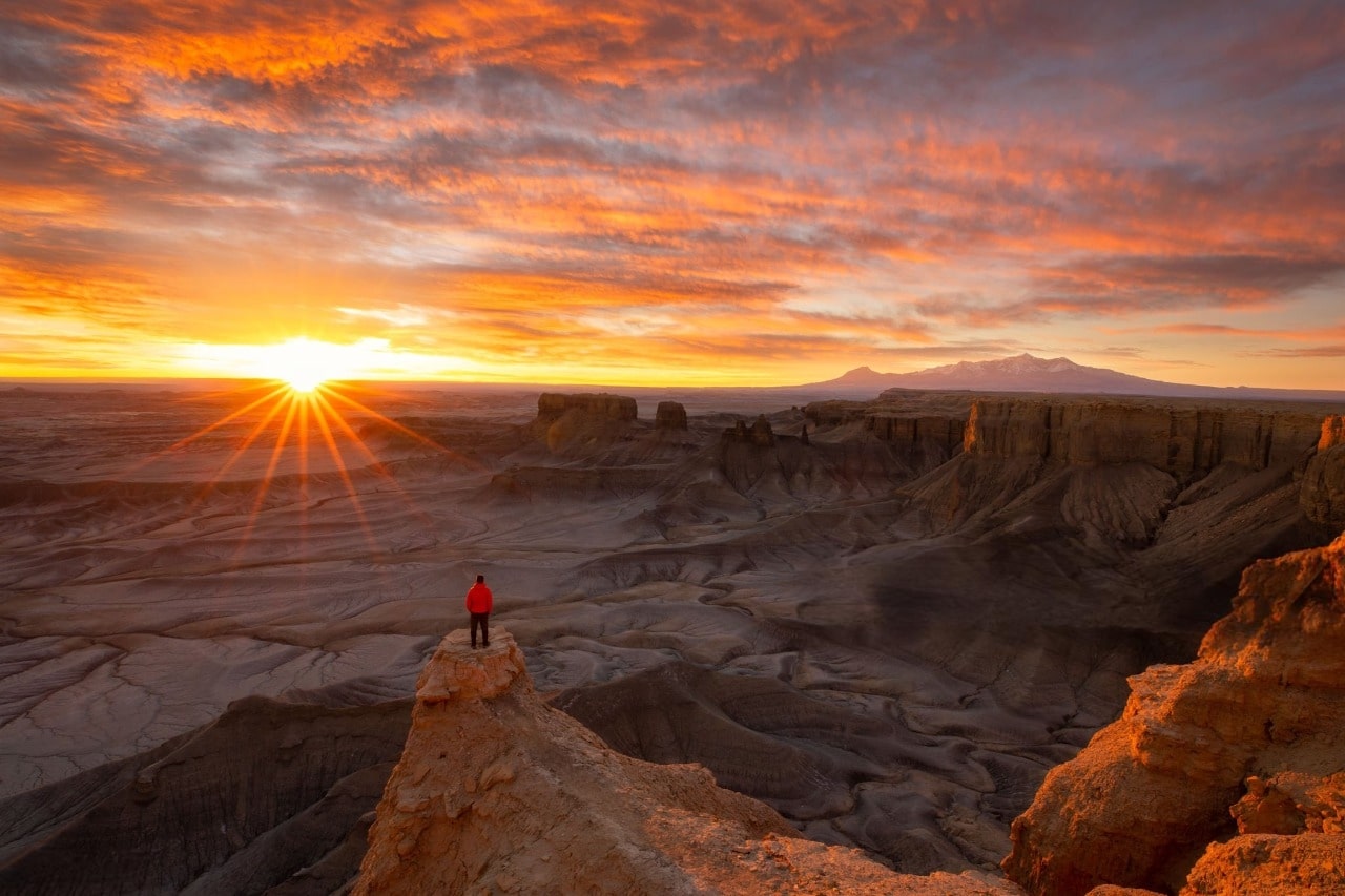 Moonscape Overlook: A Breathtaking Martian-Like Landscape in Utah